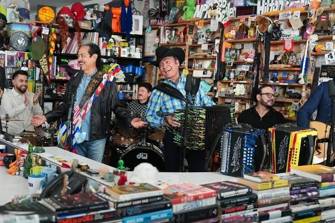 Enaltecen Los Tigres del Norte a México con su Tiny Desk