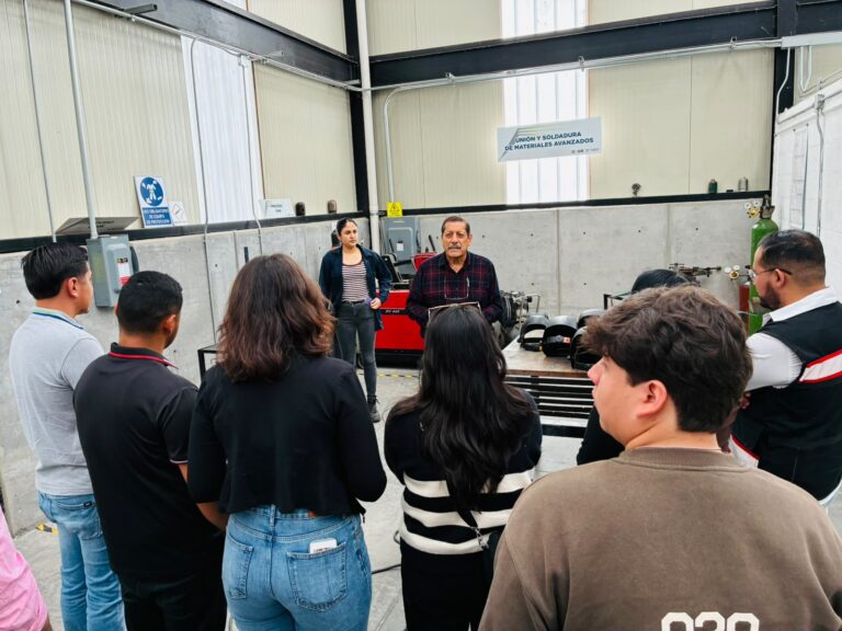 Estudiantes universitarios visitan Quantum