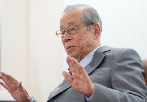 Fallece a los 90 años ex primer ministro japonés Yasuo F.