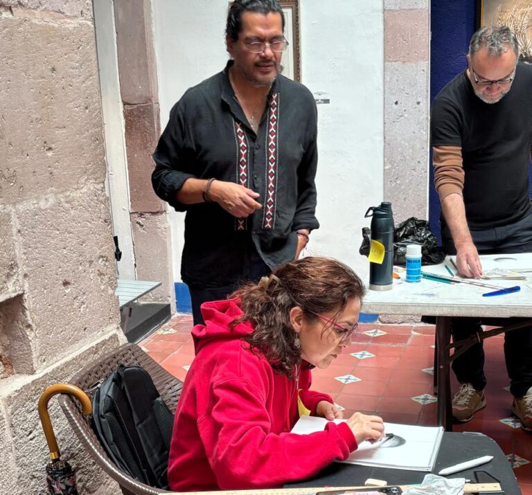 Imparten taller de dibujo y pintura