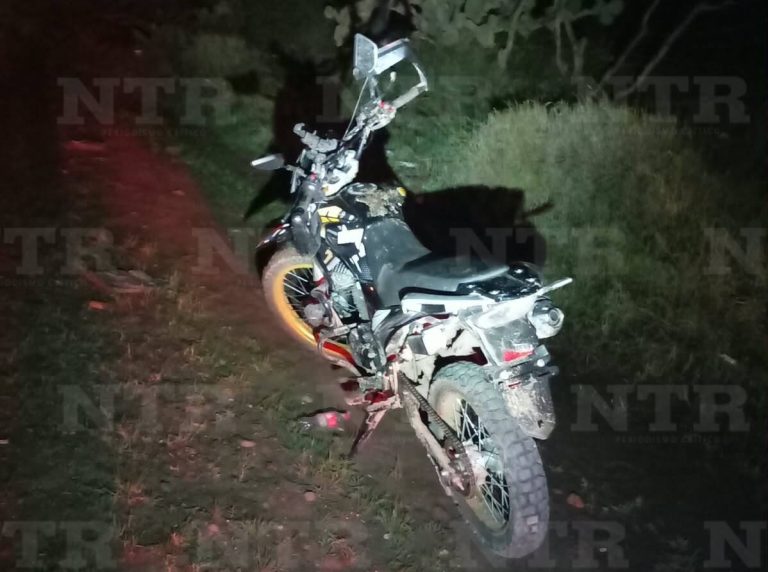 Muere joven tras caer de su motocicleta